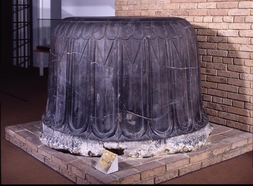 achaemenid_persepolitan_column_base_british_museum1